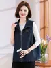 Colete jeans 100% algodão para mulheres, novo estilo outono 2026, com gola lapela, bolsos grandes e zíper, perfeito para sobreposição e versátil em diversos looks.