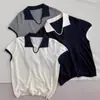 Camiseta de punto sencilla con cuello polo de manga corta y paneles de color contrastante para mujer, nuevo estilo verano 2025, top holgado y adelgazante de manga corta
