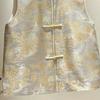 Colete de Brocado Song Tecido Dourado de Luxo Leve para Mulheres 2026 Novo Estilo Gola Redonda Elegante Jacquard Novo Estilo Chinês Colete para Mulheres A3846