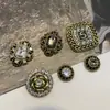 Originales accesorios de joyería vintage de aleación de rosa incrustada de diamantes Botones de ropa personalizados estilo Barroco Chanel Material de flor para zapatos