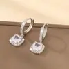 Brincos de Moda Europeus e Americanos Transfronteiriços para o Dia a Dia Femininos Quadrados Exquisitos com Microincrustação de Zircônia Fivela de Orelha Versátil Brinco Pendente de Luxo Leve de Alta Qualidade