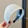 Nueva diadema de ala ancha 2026 para mujer, diseñada para levantar la línea del cabello y mantener el cabello en su lugar mientras te lavas la cara, con un estilo retro adecuado para otoño e invierno, y ofreciendo un aspecto sofisticado