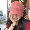 Gorra de Béisbol a Cuadros Retro con Bordado de Letras para Primavera y Verano Estilo Coreano Versátil Ala Ancha Circunferencia de Cabeza Grande Hace que la Cara Parezca Más Pequeña Gorra de Pico