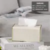 Caja de pañuelos de cuero PU con logo personalizado para hotel, caja de pañuelos cuadrada para hoteles y casas de huéspedes, caja de almacenamiento de pañuelos de cuero para habitaciones de invitados