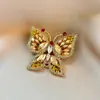 Nova Broche Borboleta da Moda para Mulheres, Alfinete de Terno Simples e Elegante, Alfinete Fixador de Roupas, Broche de Strass para Prevenir Exposição