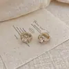 Puños de Oreja Personalizados de Lujo Ligero con Circonita de Flor de Cuatro Hojas, Pendientes Sencillos y Lindos Estilo Ins Nicho con Diamantes, Pendientes y Aretes de Gama Alta