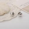 Brincos de Prata Minimalistas Esféricos para Mulheres, Estilo Frio, Brincos Retrô Únicos, Modernos Ear Cuffs Metálicos de Bola Redonda