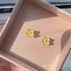 Pendientes de Flor de Cerezo Dorados de Arena Vietnamita Gama Alta Lujo Ligero Nicho Novia Boda Pendientes Dorados Regalo Venta al por Mayor