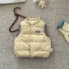 Colete de Penas Infantil Outono e Inverno 2026 Novo Estilo Bebê Leve Quente Top Roupa Exterior para Bebês Conjunto de Três Peças