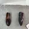 Zapatos Pequeños de Cuero con Tacón Grueso para Mujer, Versátiles Zapatos Planos Slip-On de Charol para Otoño e Invierno 2024 Zapatos Negros Jk Doudou