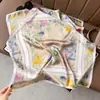 Bufanda Cuadrada de Mujer Estilo Nuevo 70 con Elegante Estampado Floral, Bufanda de Seda Chifón Satén, Bufanda Decorativa Artística de Alta Gama