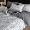 Conjunto de cama simples de algodão puro escovado de quatro peças com toque de alta qualidade, capa de edredom espessa 100% algodão, lençol, conjunto de três peças com lençol com elástico