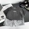 Ropa para Niños para Niños, Conjunto de Ropa de Verano 2026 Nuevo Estilo, Elegante Conjunto Deportivo de Dos Piezas de Manga Corta para Niños