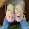 Adorable Abejita Moda Baotou Zapatos Peludos para Hombres y Mujeres en Otoño e Invierno Cómodos Suela Suave Parejas Nuevas Pantuflas de Algodón