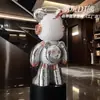 Ornamento de Chão Gigante Extra Grande (1,85m) de Urso Cartoon DJ com Strass e Vidro para Decoração de Interiores de Hotel e Pousada