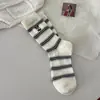 Calcetines de Mickey bordados para mujer, calcetines de dibujos animados de moda, 24 años, otoño, nuevos, calcetines altos a rayas de colores combinados, animación