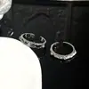 Anillos de pareja en blanco y negro para hombres y mujeres, diseño de nicho con un toque de alta gama, anillos sencillos a juego en estilo minimalista, anillos abiertos