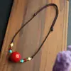 Colar de Coral Vermelho Estilo Étnico com Pingente Pixiu, Vidro Sherpa, Roupas Estilo Chinês Combinadas com um Colar Longo com Pingente