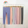 Pantalones cálidos de doble cara cepillados para niños y niñas de otoño e invierno Ropa interior para bebé y niño Calzoncillos largos Leggings Velour cálido Pantalones de pijama gruesos para niño