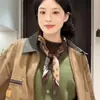 Pañuelo de Seda Floral Vintage de Segunda Mano para Mujer, Elegante y con Estilo Estilo Old Money Largo para el Cuello, Nuevo Accesorio Otoño e Invierno 2025