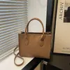 Design de Nicho 2026 Inverno Novo Estilo Luxo Leve Fashion Versátil Simples Casual Bolsa de Ombro Transversal de Mão