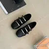 Zapatos Mary Jane de moda otoño 2026 estilo vintage nuevo con correa de hebilla metálica, suela suave, planos y versátiles