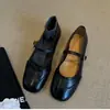 Zapatos planos retro estilo francés de punta fina para mujer, nueva colección otoño 2026, punta redonda, suela plana, zapatos Mary Jane rosas con diseño de una sola tira