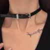 Colar Gargantilha Cruzada de Couro Preto Casual Estilo Punk Design de Nicho Doce e Cool para Mulheres Simples e Moderno