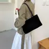 Bolso de mano de moda casual de un solo hombro gran capacidad 2026 versátil para el trabajo de otoño gamuza nuevo bolso simple para mujer estilo coreano