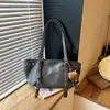 Bolso tote de nicho retro para mujer con remaches, de gran capacidad para otoño, versátil, casual, de alta gama, para llevar al hombro