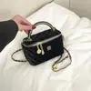 Bolso de Mano de Moda Transfronterizo para Mujer 2026 Nuevo Estilo Inspirado en Chanel Cadena Terciopelo Textura de Alta Calidad Bolso de Hombro Cruzado