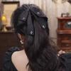 Horquilla con forma de nube de burbujas y lazo negro con plumas para mujer, con clip grande de tiburón en la parte posterior