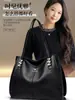 Nuevo bolso de hombro versátil de moda transfronterizo de gran capacidad 2026 otoño e invierno bolso de axila de alta gama con textura para mujer