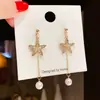 Brincos de estrela de alta qualidade para mulheres, com um design de borla doce, elegantes detalhes de pérola sintética, um estilo suave e refinado, e um toque de luxo discreto. Estes brincos de tarraxa requintados são um acessório moderno