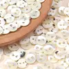 Venda Direta Atacado de Fábrica Em Estoque Atacado Botões Naturais de Concha Botões Brancos de Concha de Alta Qualidade para Camisas, Suéteres e Acessórios de Vestuário
