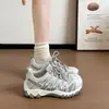Zapatos de papá para mujer de suela gruesa para aumentar la altura, nuevo modelo de verano 2026, zapatillas deportivas casuales de malla transpirable, zapatos para senderismo al aire libre