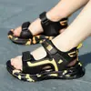Sandálias infantis 2025 novas de verão transfronteiriças sandálias de estudante atacado bico aberto leves esportivas sapatos de praia para meninos e meninas