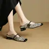 Nuevos Sandalias y Pantuflas Bordadas Estilo Guofeng Calzado Exterior Sandalias de Tacón Bajo Huecas Baotou Talla 32-43 Calzado de Comercio Exterior
