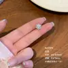 Brincos de Aço Titânio 316L com um Design Único de Floco de Neve Brilhante, Tarraxas de Rosca Externa para Cartilagem, Piercings para Mulheres