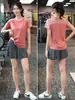 Top de conjunto esportivo feminino de manga curta e corte solto, camiseta fina de verão plus size para yoga e fitness para mulheres plus size, shorts de corrida
