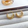 Moda europea y americana aretes simples en forma de C diseño de nicho personalidad aretes de cobre chapado en oro aretes de moda para hombre aretes de moda para mujer