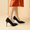 Zapatos de comercio exterior para mujer 2026 nuevo modelo punta fina tacones altos de aguja boca poco profunda tela esmerilada trabajo moda zapatos de mujer al por mayor