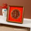 Pintura Decorativa Novo Estilo Chinês com Folha de Ouro e Fundo Vermelho, Moldura Oca Tradicional, Porta-Retrato Quadrado e Retangular para Exibição