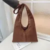 Bolso de Hombro Grande de Remaches Retro de Gama Alta, Bolso de Axila Estilo Motociclista Europeo y Americano, Bolso Tote Popular de Mano