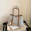 Bolso Tote de Lona Cosida de Alta Apariencia de Gran Capacidad para Mujer Modelo Nuevo 2026 Bolso Casual para el Trabajo y Compras Bolso de Hombro Único para Debajo del Brazo