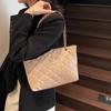 Bolsa Feminina de Grande Capacidade 2025 Novo Estilo Coreano Acolchoada Bolsa de Ombro Bolsa de Mão Bordada Bolsa de Corrente Elegante Bolsa Tote para Mulheres