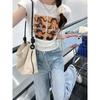 Playera Irregular Gris de Manga Corta con Hombro Derecho Descubierto para Mujer Diseño de Verano Nicho Americano Corte Slim Top