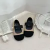 Sapatos Infantis 2026 Primavera e Outono Novo Estilo Meninas Estilo Chanel Versátil Sapatos de Couro Sapatos Individuais para Bebês Moda Feminina Sapatos de Princesa