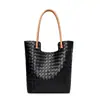 Bolso Tote de Gama Alta Gran Capacidad para Mujer Piel Genuina 2025 Nuevo Versátil para Viajar al Trabajo Bolso de Hombro Moda de Nicho Bolso Tejido