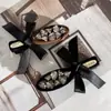 Luxo Leve Retrô Indústria Pesada Full Diamond Etiqueta Dourada Veludo Laço Presilha de Pato Alto Padrão Estilo Chanel Brilhante Franja Borda Presilha